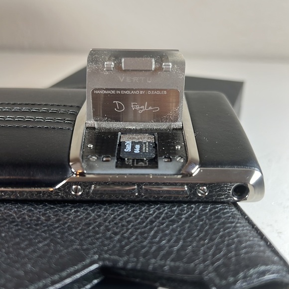🇬🇧 Vertu Signature Touch Phone Handmade in England - Picture 16 of 17